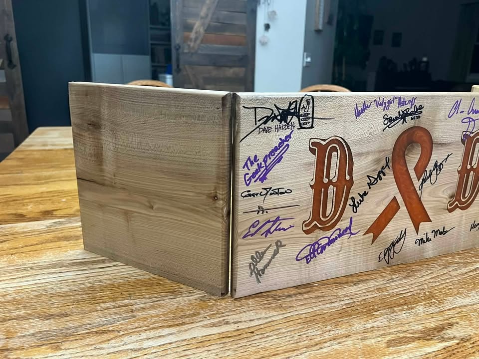 Old Owl Gaming: D&D & MS Branded Wooden DM Screen (Illustrated & Autographed) - Image 2