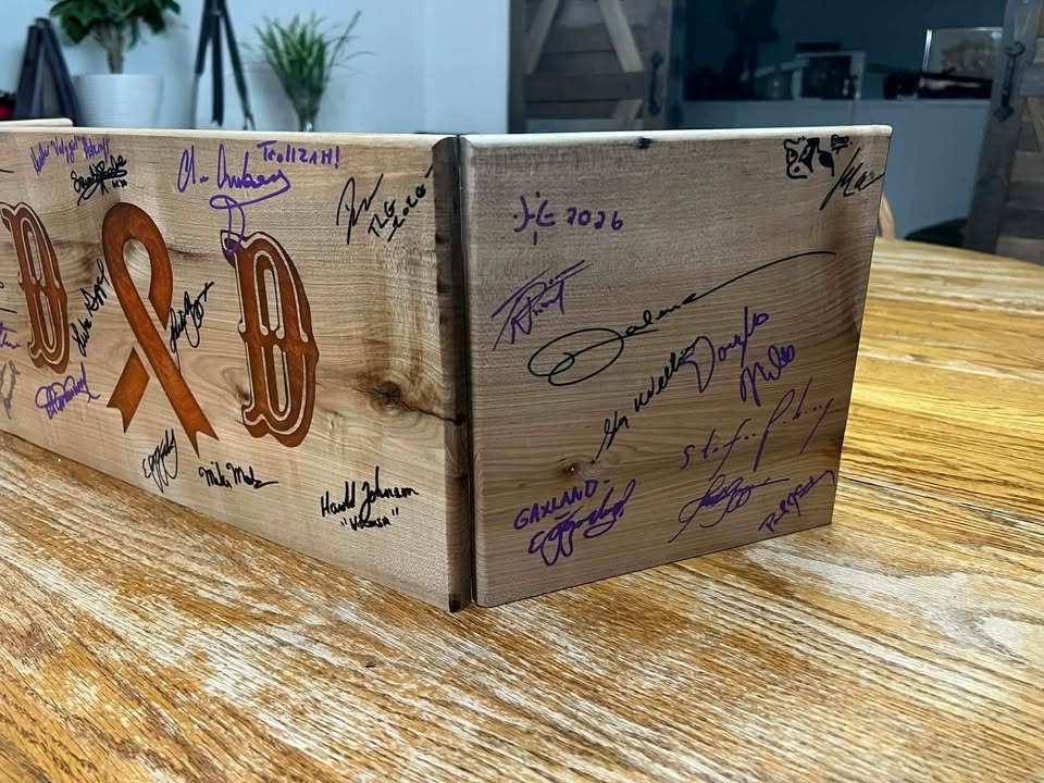 Old Owl Gaming: D&D & MS Branded Wooden DM Screen (Illustrated & Autographed) - Image 3